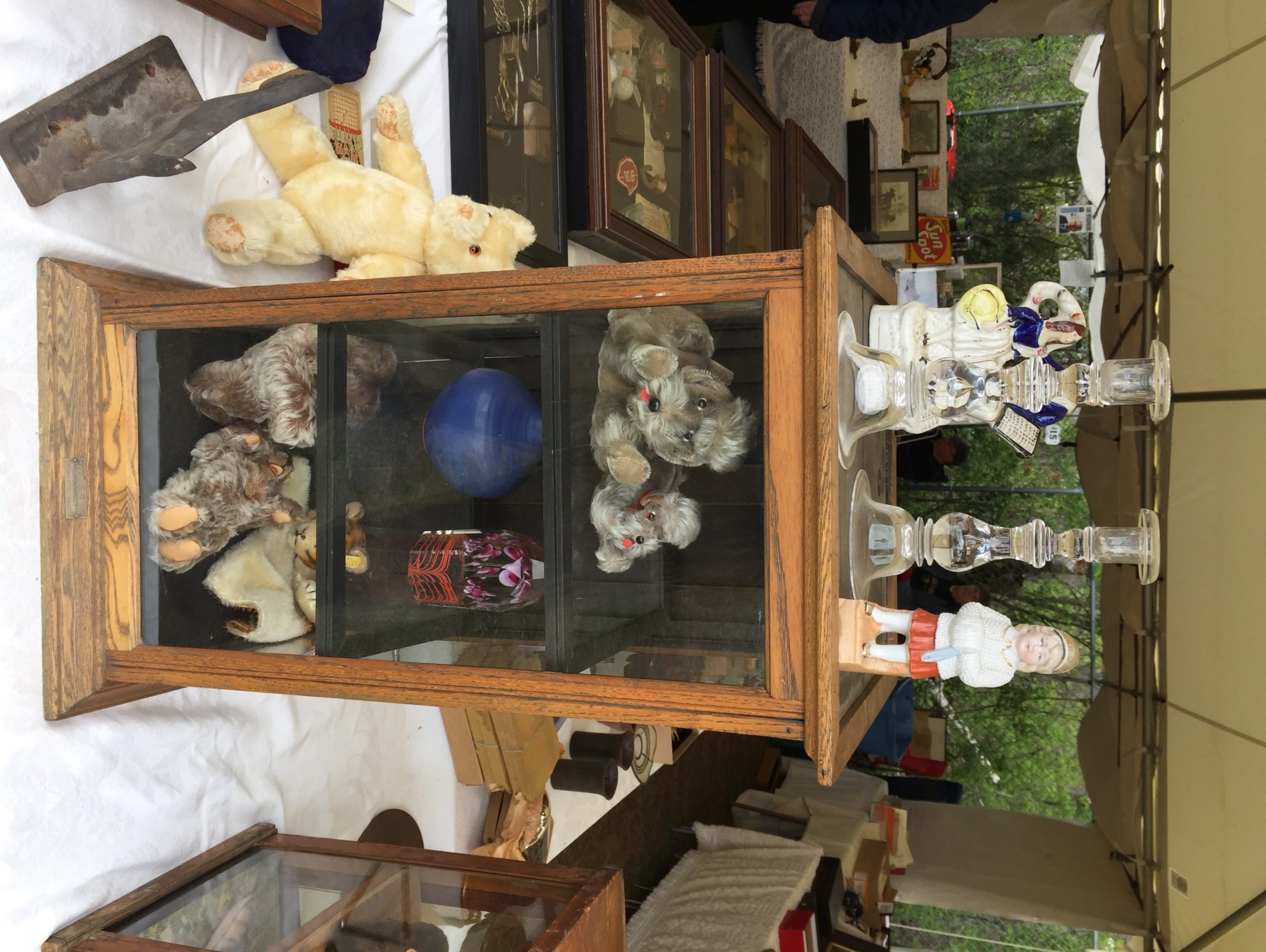 Gallery Brimfield Auction Acres